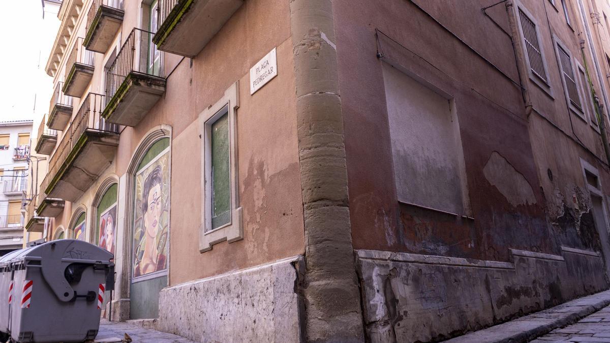 L’antiga seu de la Cambra de Comerç i Indústria, a la plaça Pedregar