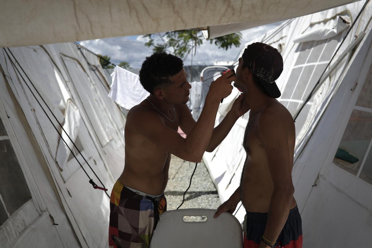 Miles de inmigrantes venezolanos varados en selva de Panamá por cierre terrestre en EE.UU