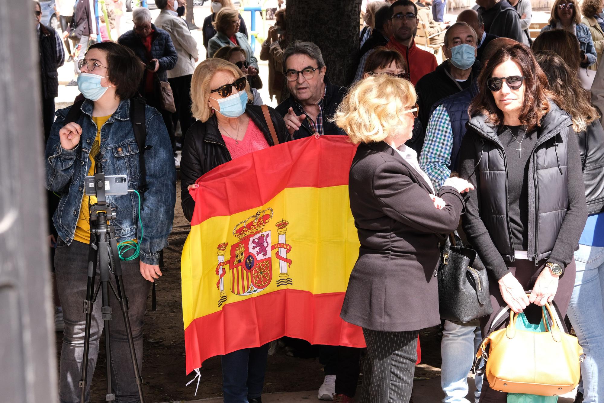 Manifestación en defensa de la cruz de Germanías en Elche