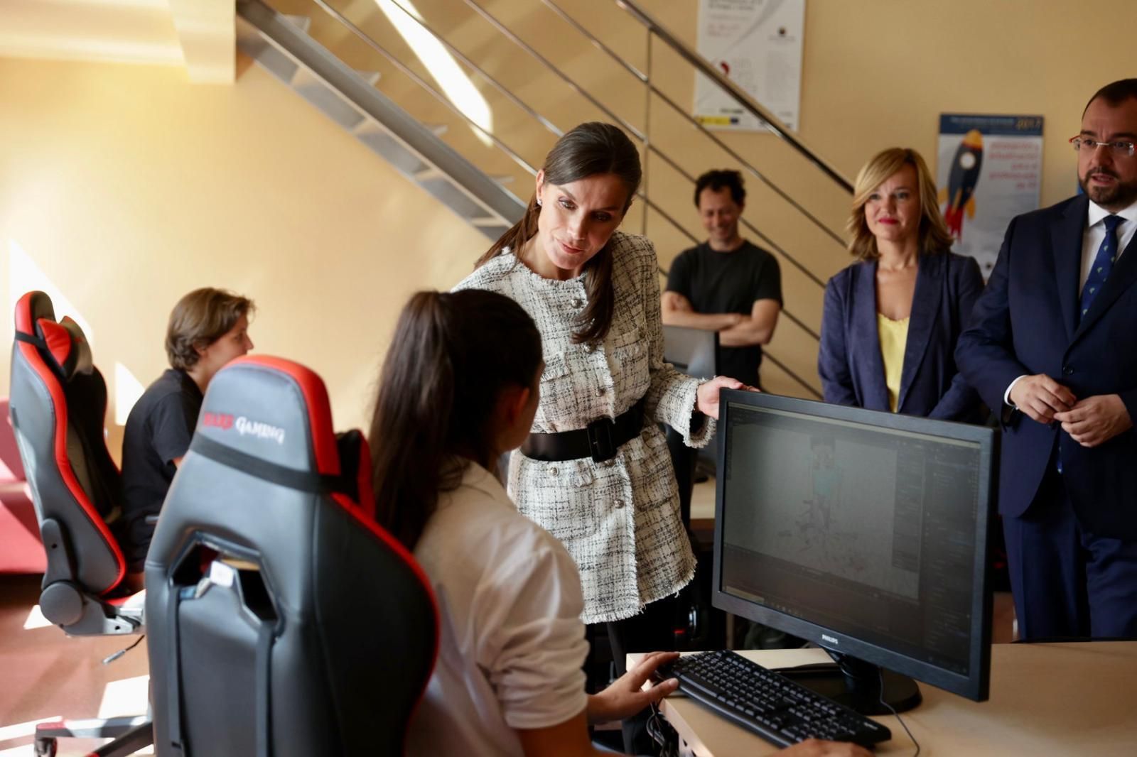 La Reina Letizia inaugura el curso de FP en el Cislan de Langreo