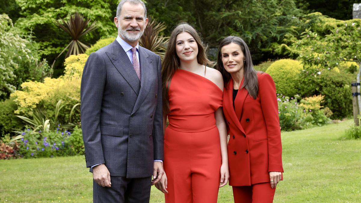 Los reyes Felipe VI y Letizia asisten a la graduación de la infanta Sofía en el UWC Atlantic College de Gales, donde concluye el Bachillerato Internacional