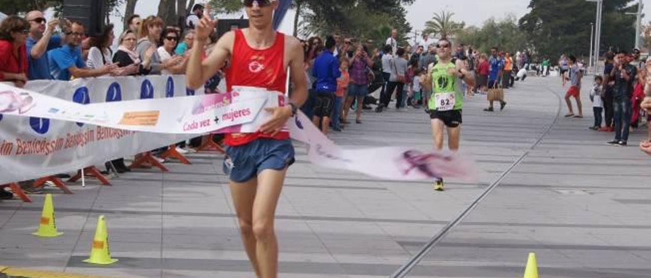 Anás Najib cruzó la línea de meta de la Torre Sant Vicent en primera posición.