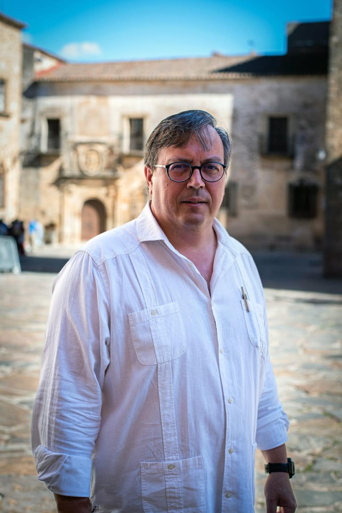 Retrato de Ángel Boceta, nuevo decano del Colegio Oficial de Psicología de Extremadura.