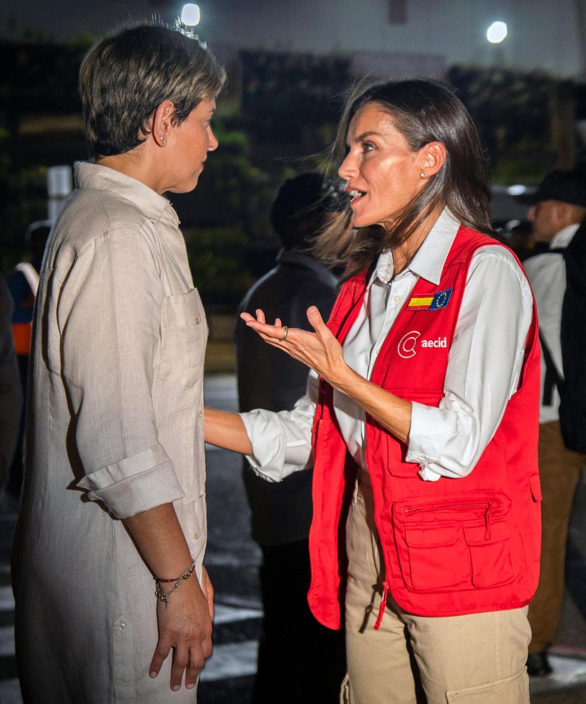Letizia inicia su viaje de cooperación en Colombia