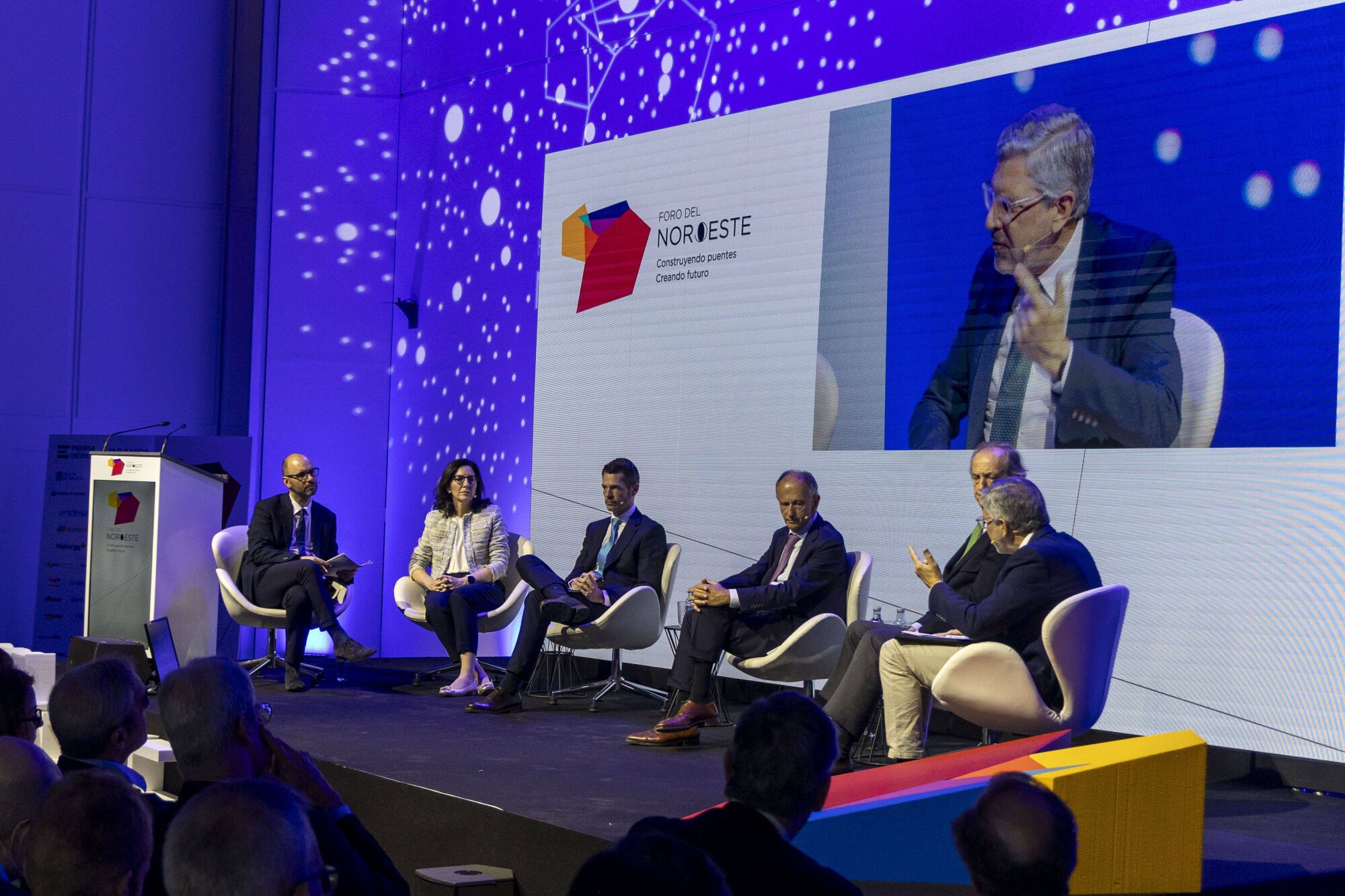 FORO DEL NOROESTE. MESA DE ENERGIA. MONICA PUENTE, NATURGY. RODRIGO ALVAREZ, STAKRAFT ESPAÑA. JAVIER SAENZ DE JUBERA, TOTAL ENERGIES ELECTRICIDA Y GAS. IGNACIO COLMENARES, PRESIDENTE DE ENCE. FRANCISCO SILVA, DELEGADO DE IBERDROLA. MODERA JULIO PEREZ, PRENSA IBERICA.