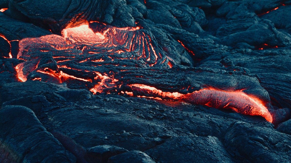Un volcán entra en erupción en Islandia y deja estas increíbles imágenes