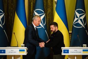 El secretari general de l’OTAN, Jens Stoltenberg, visita Kíiv per sorpresa