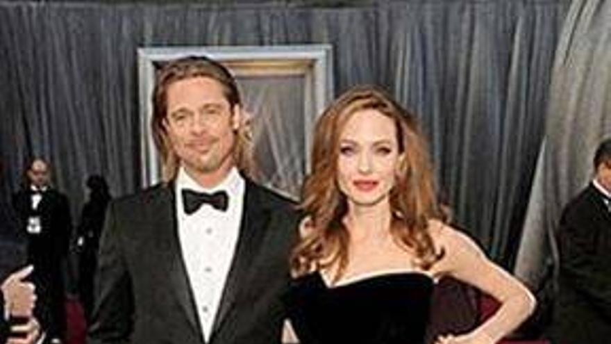 La pierna de Angelina Jolie se convierte en lo más comentado de los Oscar