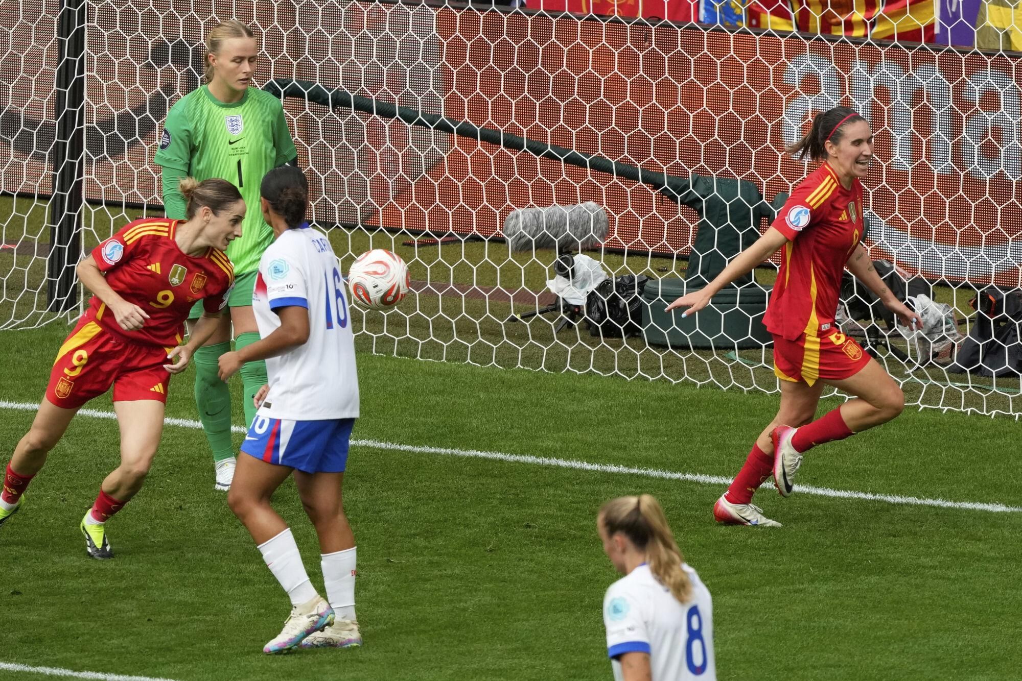 Spain's Mariona Caldentey, right, celebrates after scoring her side's opening goal during the Women's Euro 2025 final soccer match between England and Spain at St. Jakob-Park in Basel, Switzerland, Sunday, July 27, 2025. (AP Photo/Michael Probst)