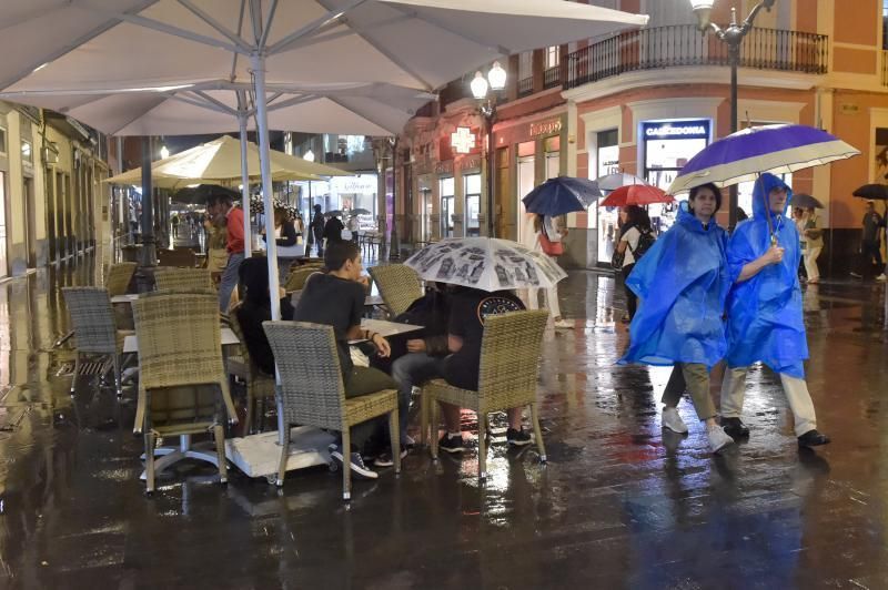 19-10-2018 LAS PALMAS DE GRAN CANARIA. Lluvia en la ciudad. Fotógrafo: ANDRES CRUZ  | 19/10/2018 | Fotógrafo: Andrés Cruz