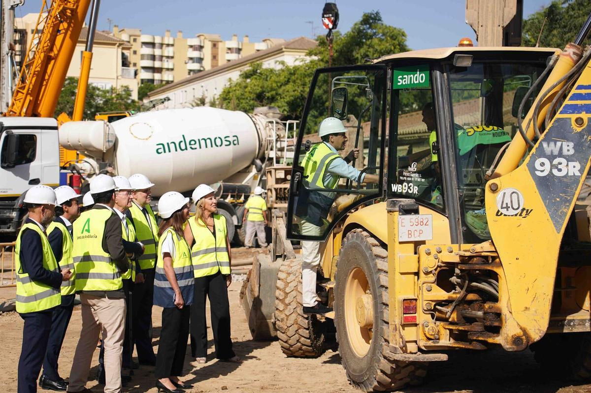 El presidente de la Junta de Andalucía, Juanma Moreno, preside el acto de inicio de obras de la línea 2 del metro de Málaga al Hospital Civil, en el tramo Hilera-Eugenio Gross