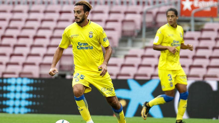 Aquilani, durante su partido ante el Barça en el Camp Nou.