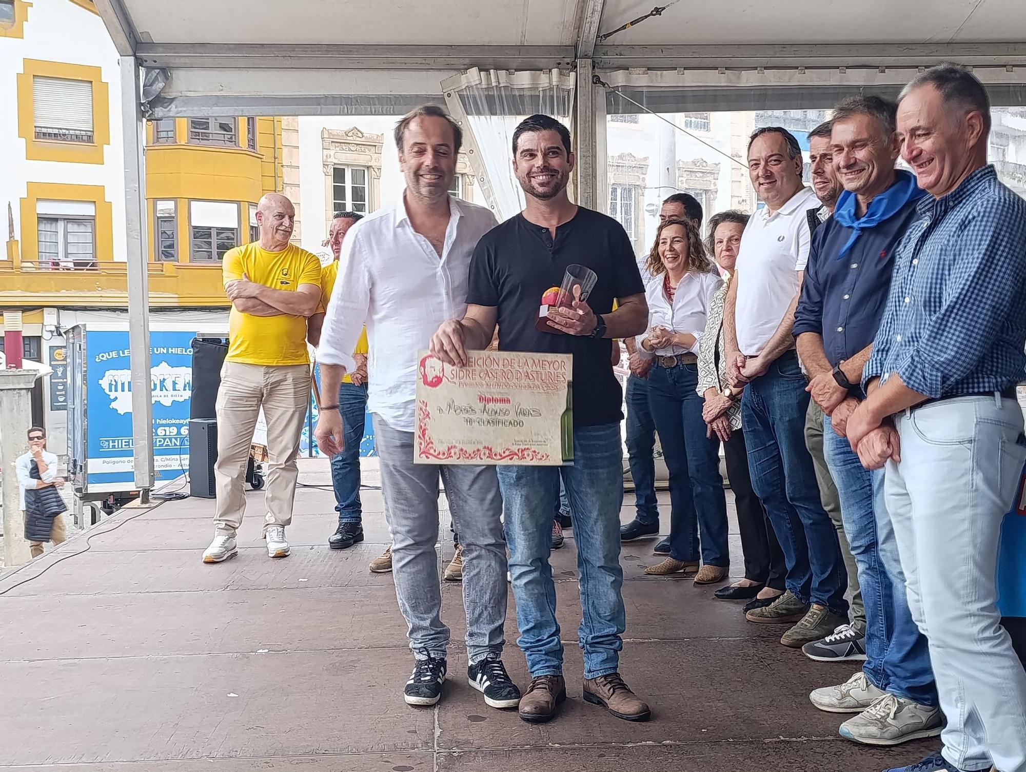 Héctor García, de Llanes,  gana la "champions" de la sidra casera en Villaviciosa