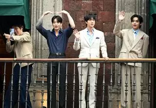 Sheinbaum recibe en el Palacio Nacional a BTS por sus conciertos en México ante 50.000 fans