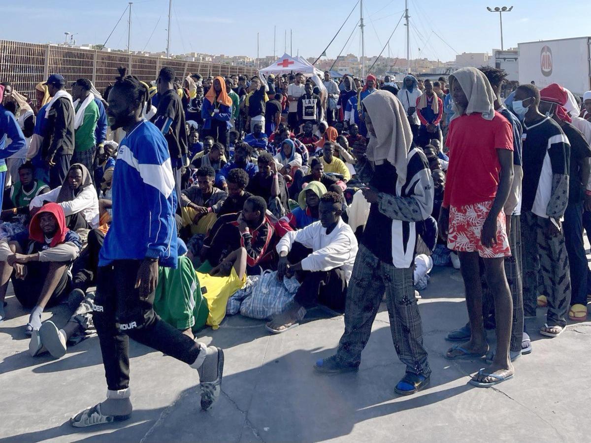 Lampedusa, colapsada tras la llegada de 6.000 inmigrantes en 24 horas.