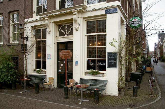 Cafés oscuros Ámsterdam Café 't Smalle