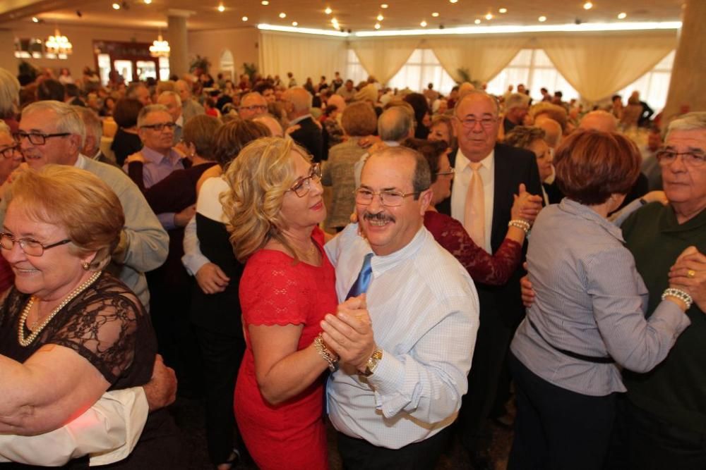 Almuerzo y baile por el Día de los Enamorados en el Club de Mayores de Cartagena