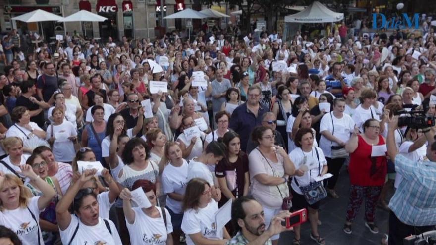 500 personas se manifiestan con las camareras de piso por un trabajo "digno"