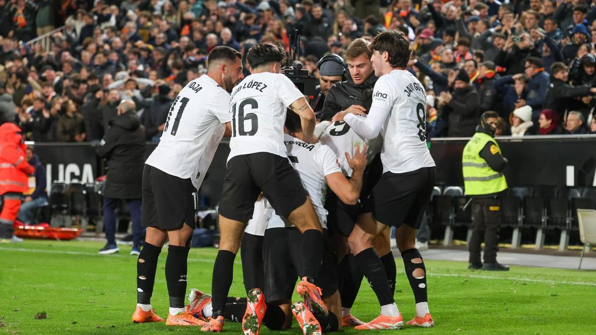 El Valencia busca reforzar su plantilla en invierno