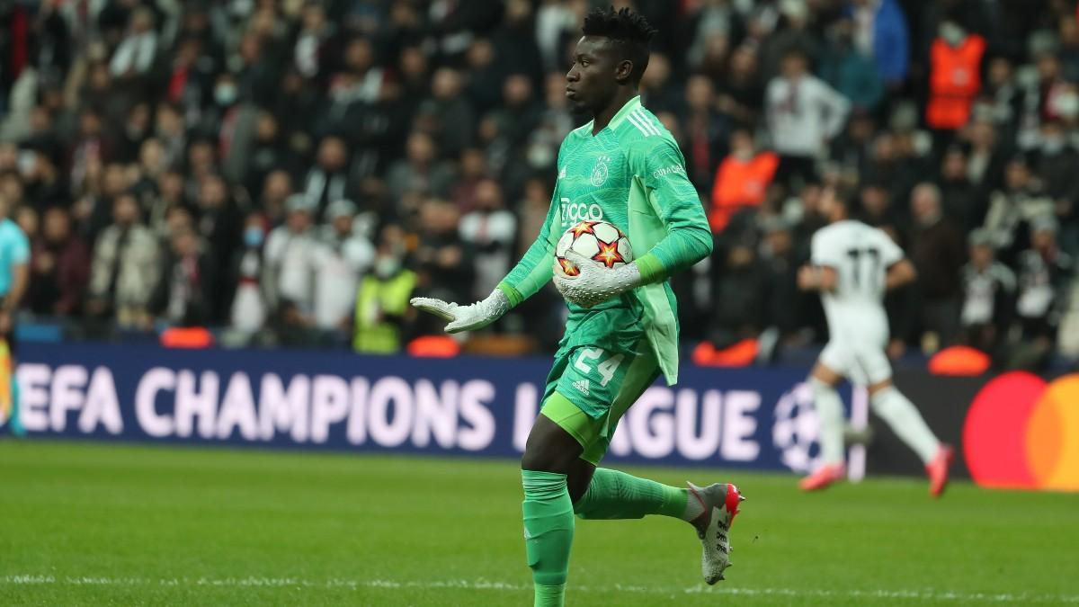 André Onana durante su reaparición con el Ajax ante el Besiktas