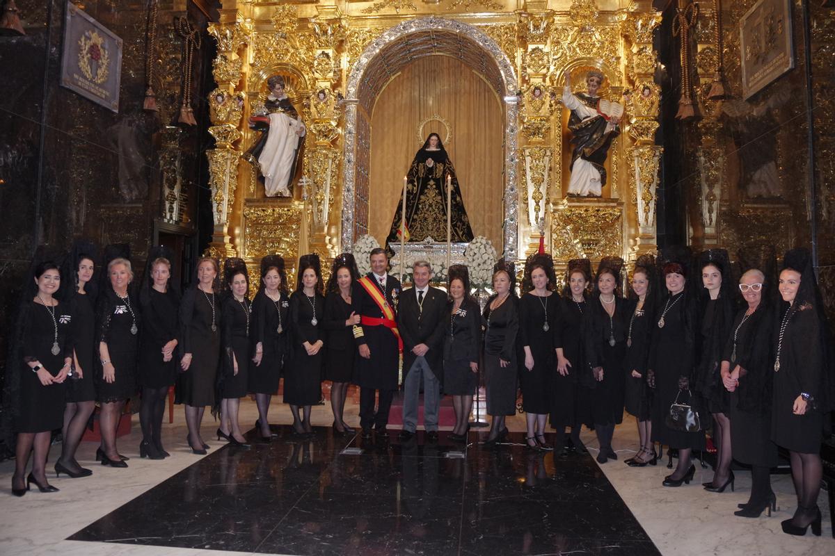 Semana Santa de Málaga 2026 | Fotos de la ofrenda de la Armada a la Virgen de la Soledad de Mena