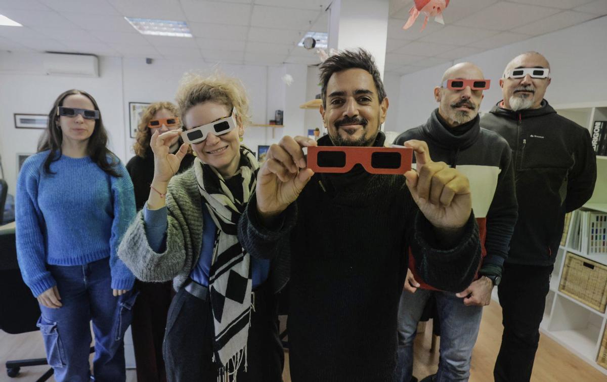 Fest entschlossen, mit ihrer Firma Astromo abzuheben: Julie Reier und Jossie Malis (Mitte).