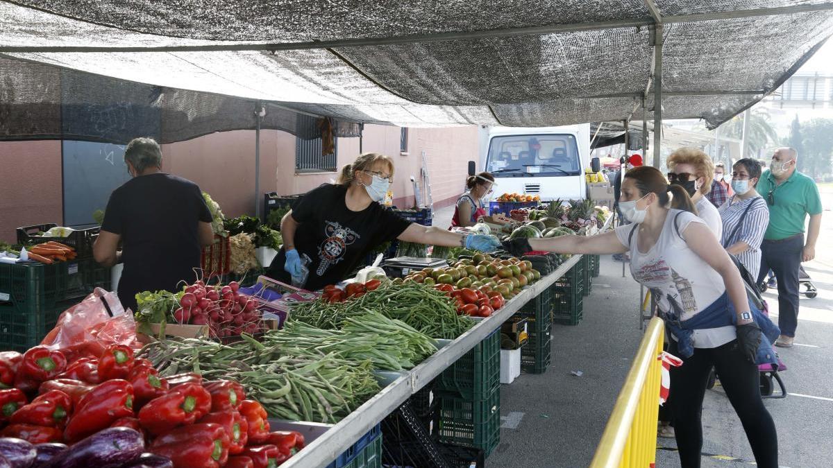 Mercado semanal de los miércoles de Alzira con medidas de control