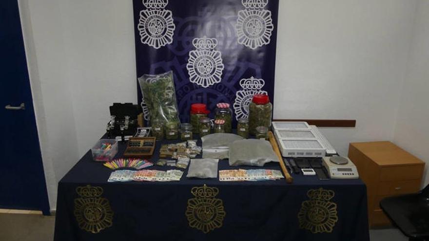 Agentes de la Policía Nacional han detenido en Marbella  a dos miembros de una asociación a favor de la legalización del cannabis.