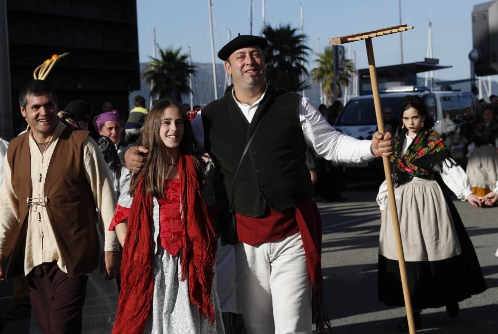 La representación de la Reconquista de Vigo vuelve a abarrotar las calles del Casco Vello de miles de vigueses