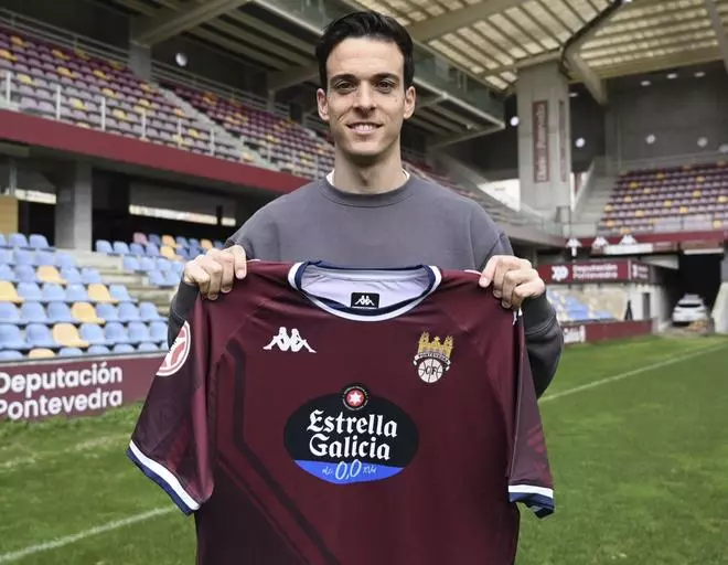 Gil: «Cuando un club como el Pontevedra viene a por uno, hay poco que pensar»