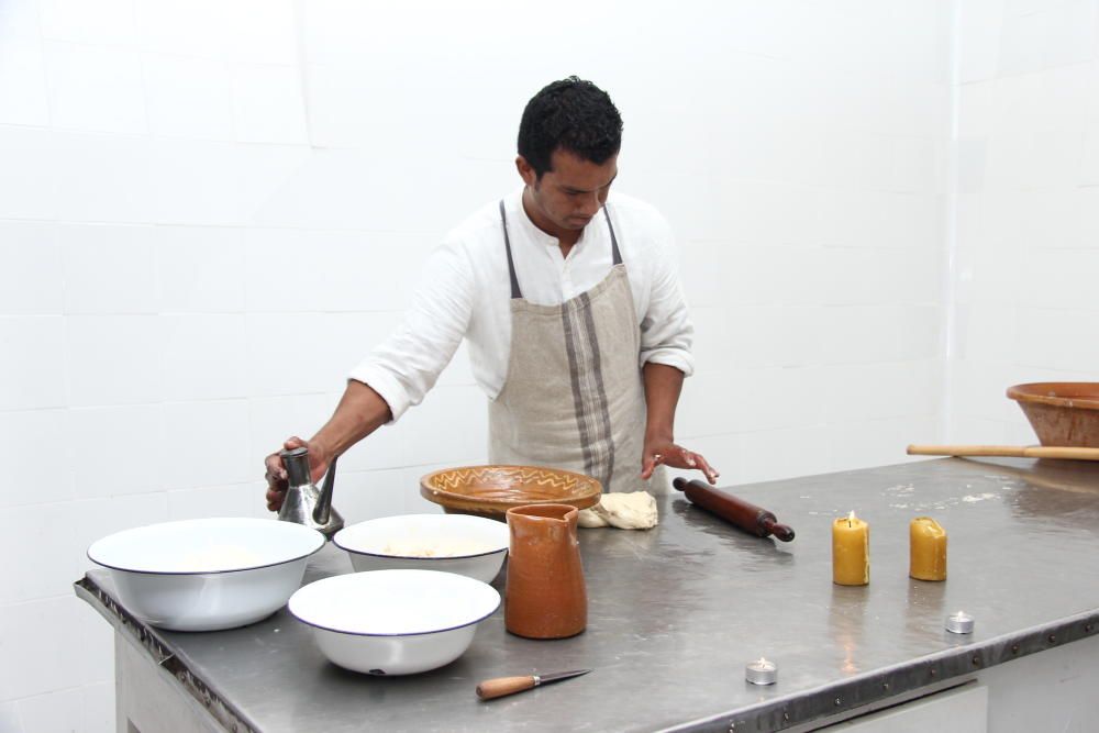 Neuer Bäcker in Traditions-Bäckerei Forn des Teatre