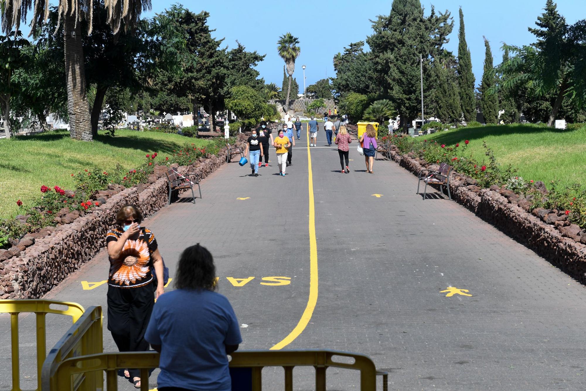 San Lázaro recibe a los familiares el Día de Todos los Santos