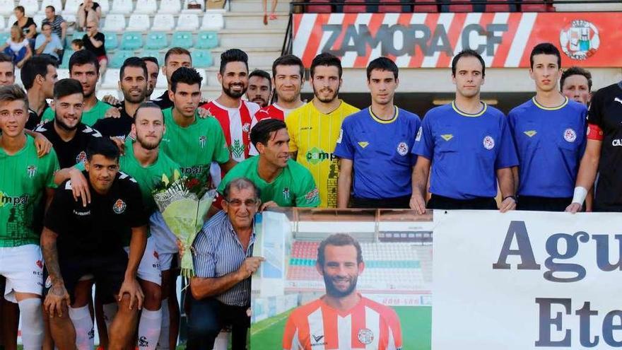 Los tres equipos posan en el anterior Memorial Agustín Villar.