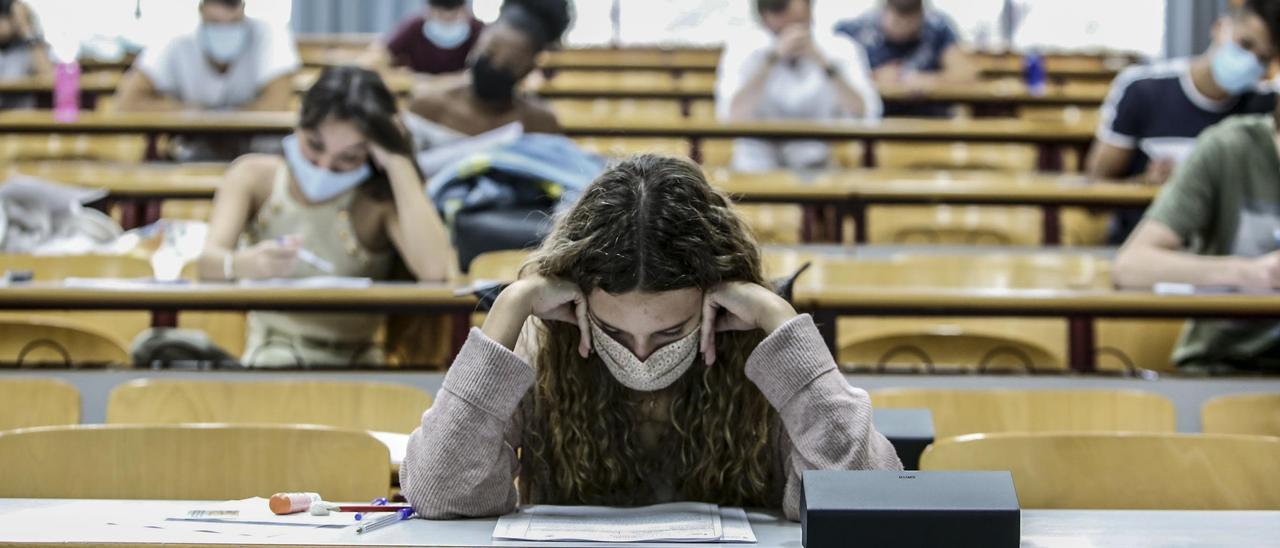 Los alumnos de la PAU de septiembre sólo pueden elegir 28 de los 90 grados universitarios