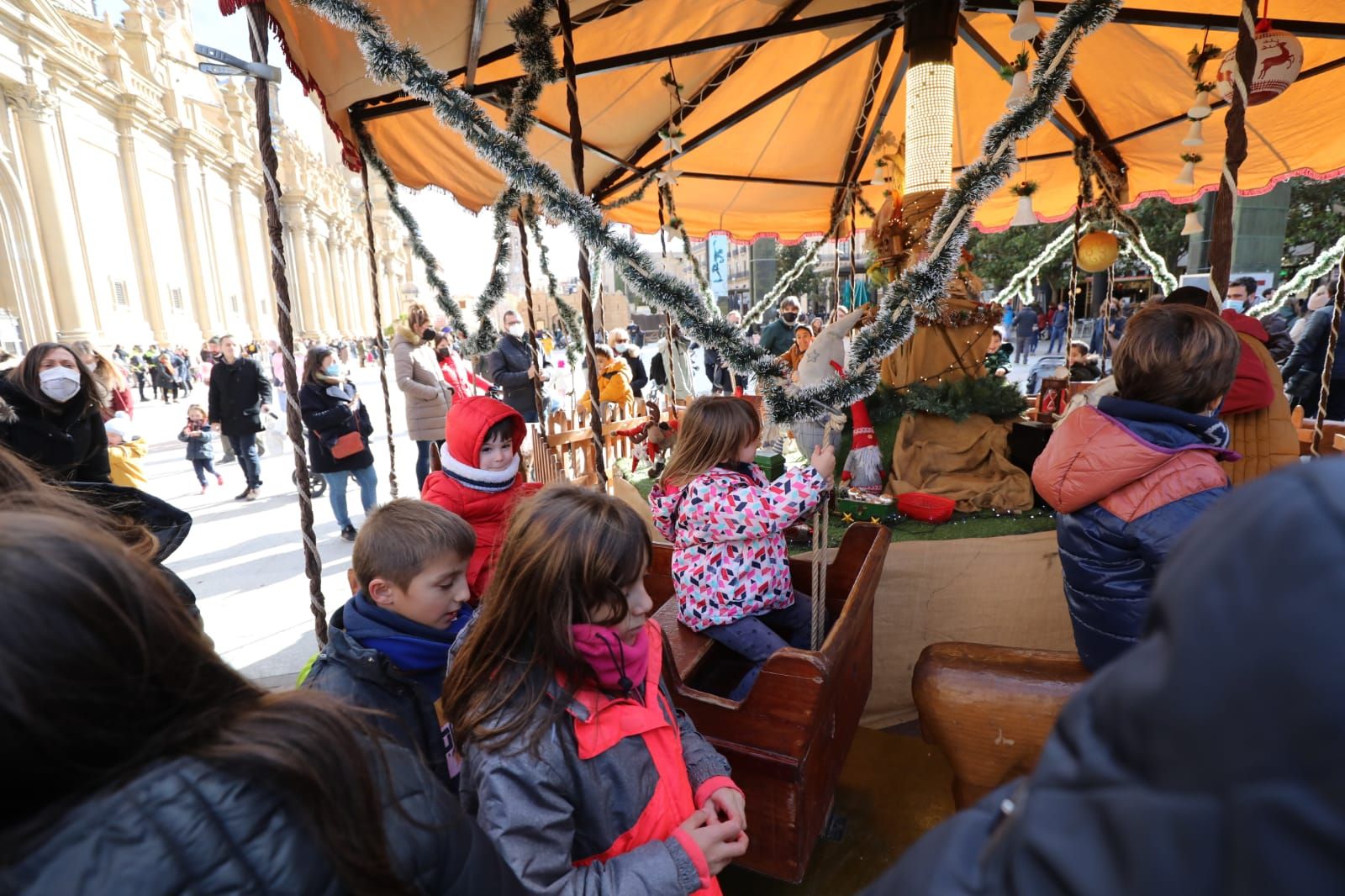 La Navidad se vive en la plaza del Pilar