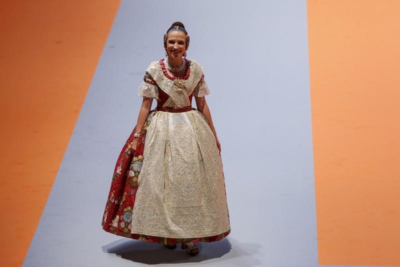 Desfile de las candidatas a la corte de honor 2020