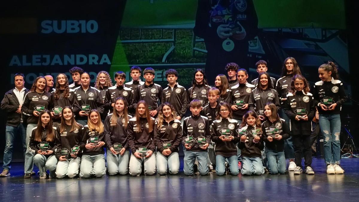 VÍDEO: La gran familia del deporte de Siero se reúne en Pola