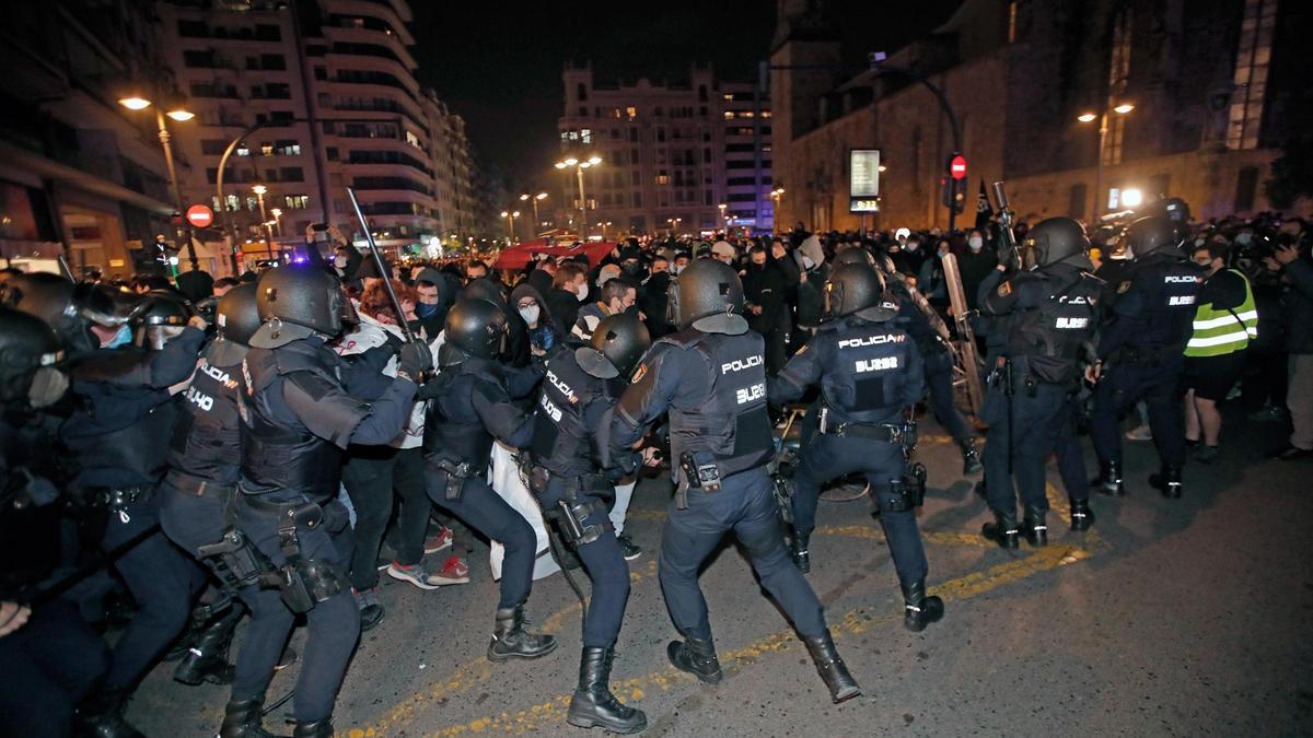 Cargas policiales en la segunda protesta por la detención de Pablo Hasél