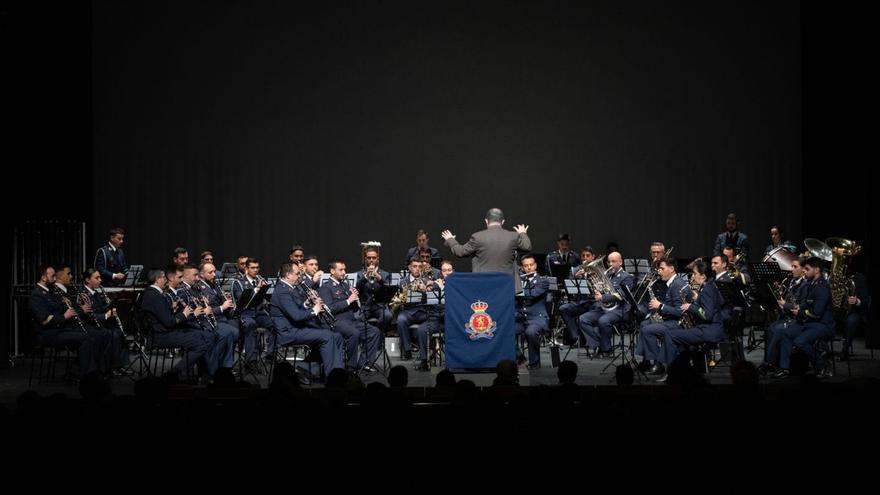 La Unidad de Música de la Academia Básica del Aire y del Espacio de León, durante un conierto en Zamora.