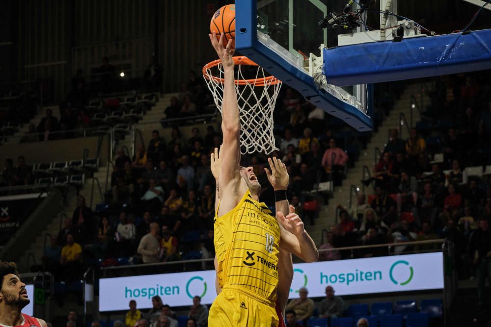 Partido Iberostar Tenerife - Filou Oostende octavos de final de la Basketball Champions League  | 03/03/2020 | Fotógrafo: Andrés Gutiérrez Taberne