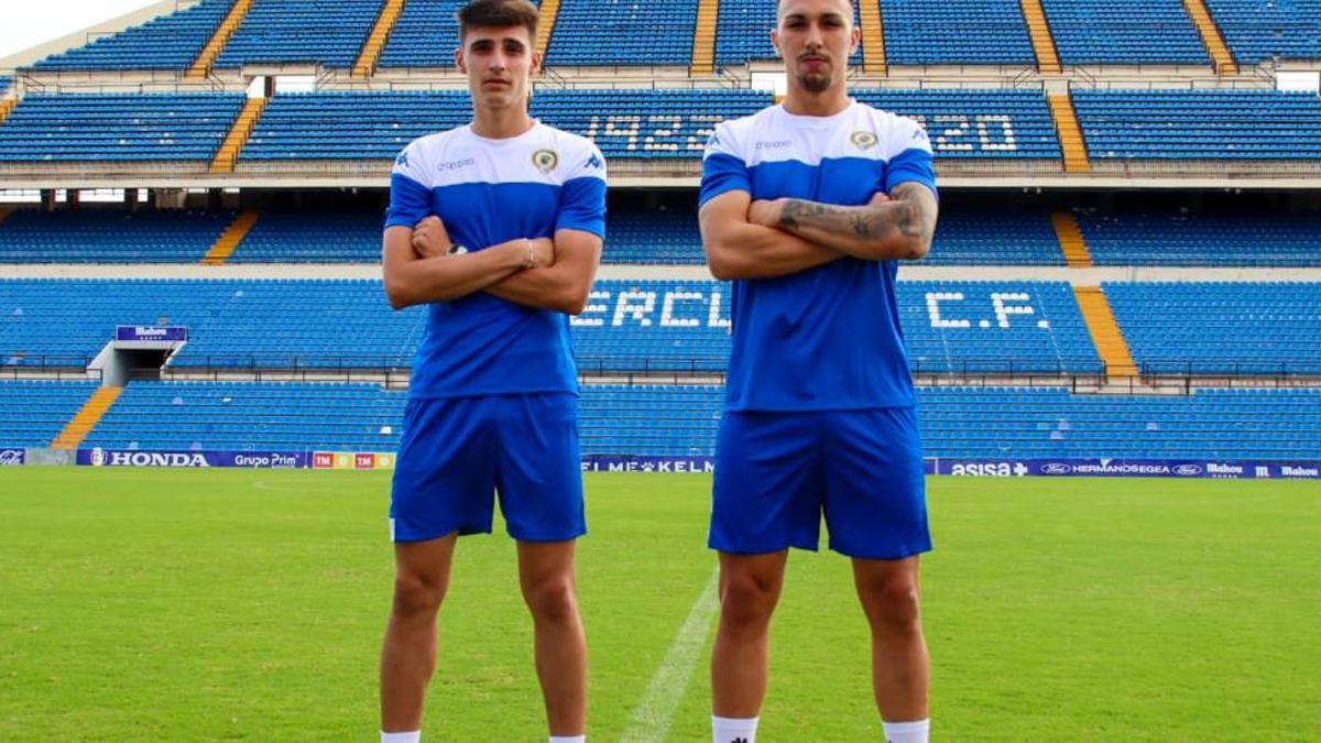 David Sánchez durante su presentación con el Hércules junto a Adri López.