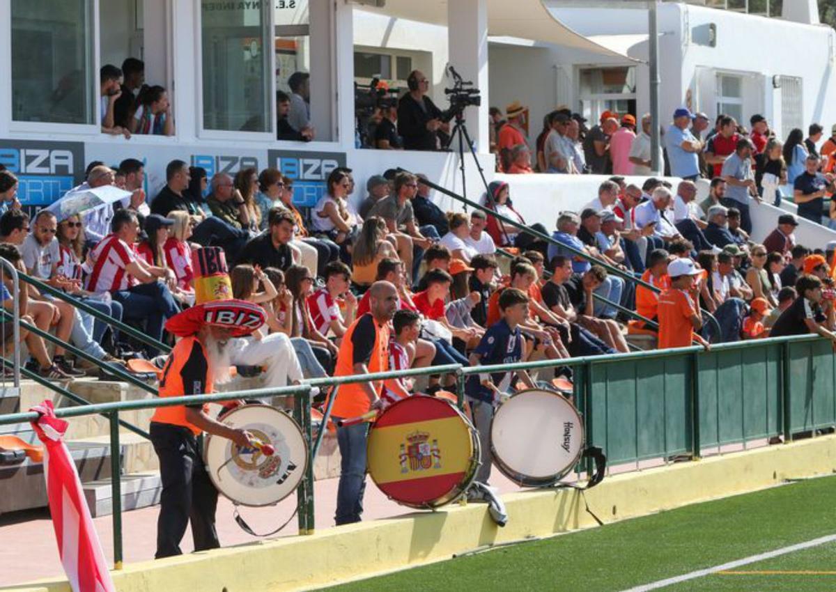 La afición se volcó con el equipo. | V.M.