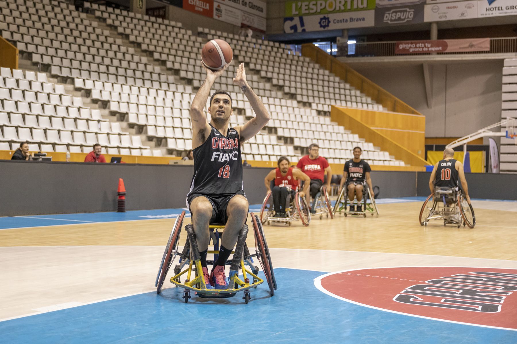 Les estrelles del Girona a l’ACB descobreixen el bàsquet en cadira de rodes