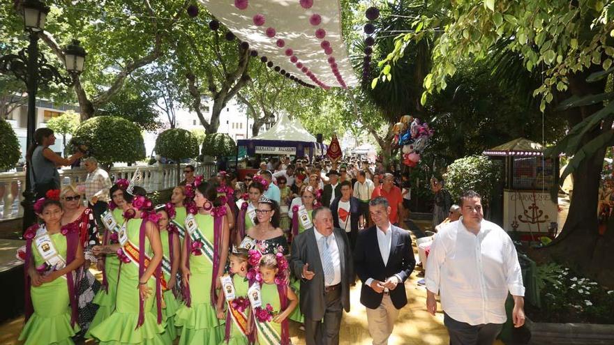 José Bernal pasea por el centro de Marbella, en la inauguración de la feria de día.
