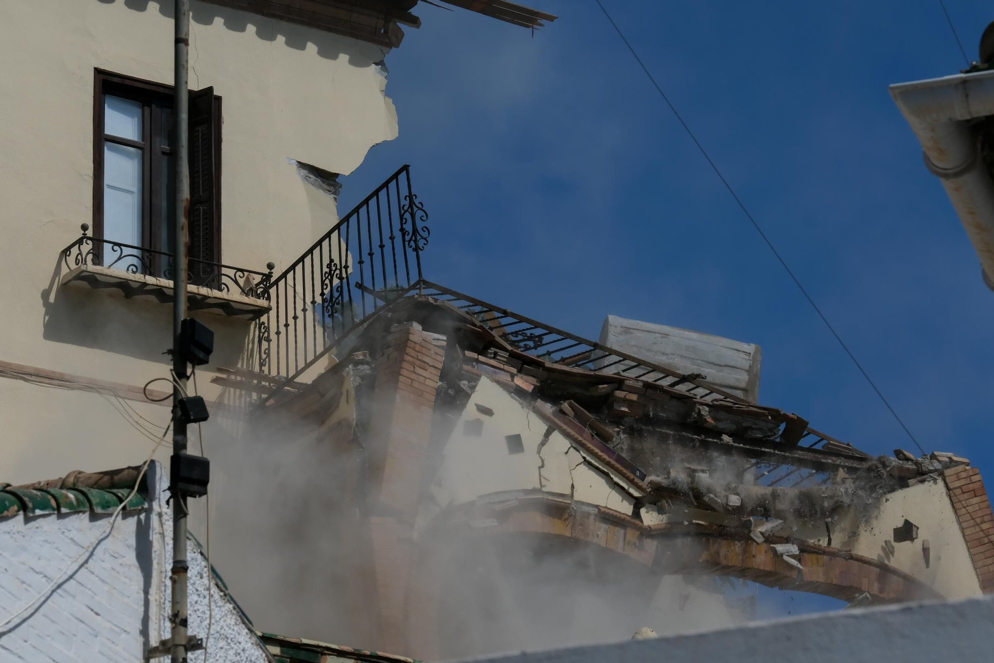 La demolición de Villa Atalaya, en imágenes