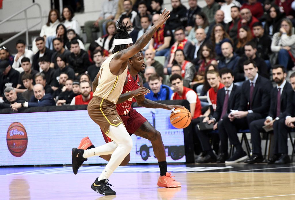 Todas las imágenes del partido del UCAM Murcia contra el Bàsquet Girona