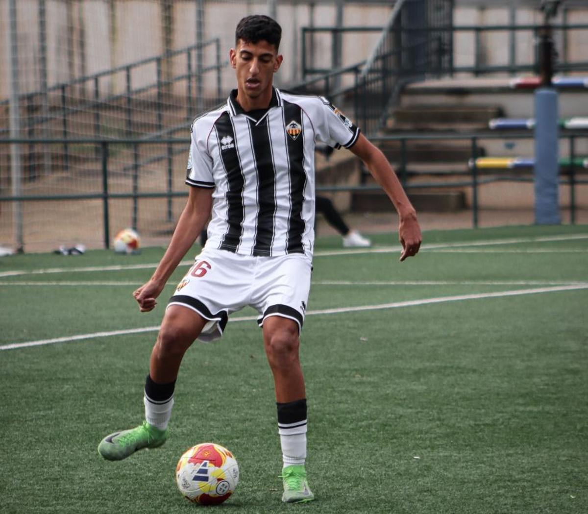 Ismael Fadel, con el filial albinegro.