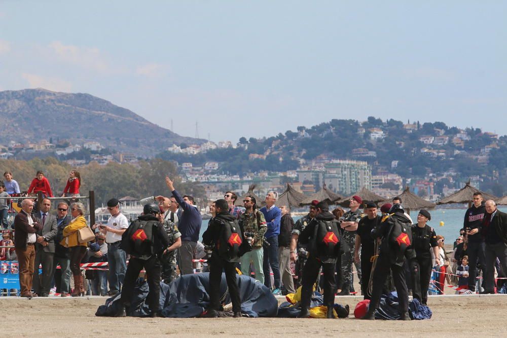 Exhibición de la Brigada Paracaidista en La Malagueta