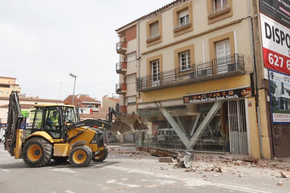 Cau la cornissa d''un edifici a Girona