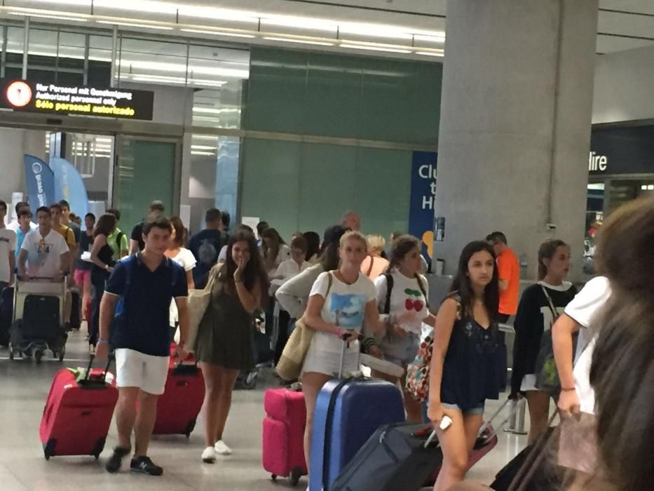 Un grupo de estudiantes de los colegios San Estanislao y Las Esclavas viven una odisea tras cometer la compañía de viajes un error con sus billetes de vuelta.